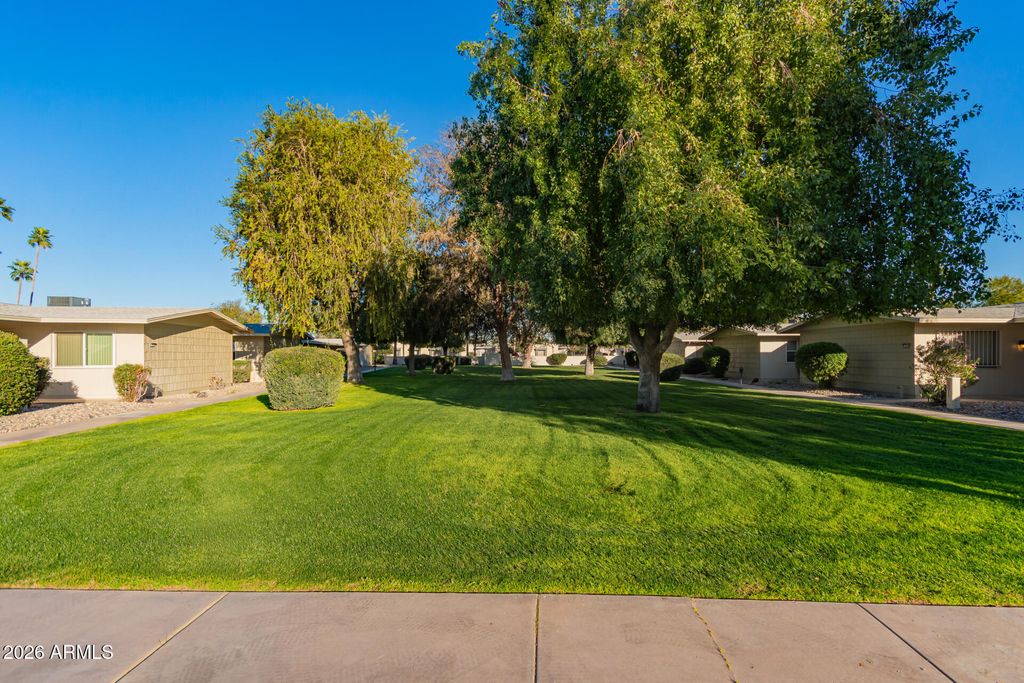 Image 2 of property listing at 17066 N 106TH Avenue, Sun City, AZ 85373