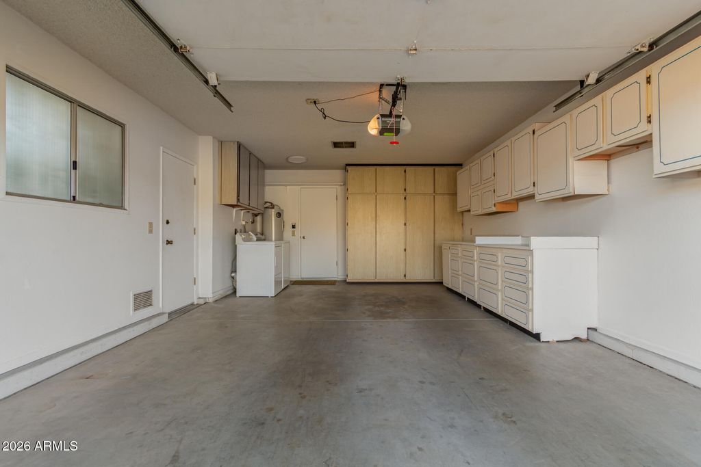 Image 23 of property listing at 17066 N 106TH Avenue, Sun City, AZ 85373