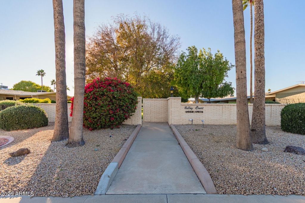 Image 26 of property listing at 17066 N 106TH Avenue, Sun City, AZ 85373
