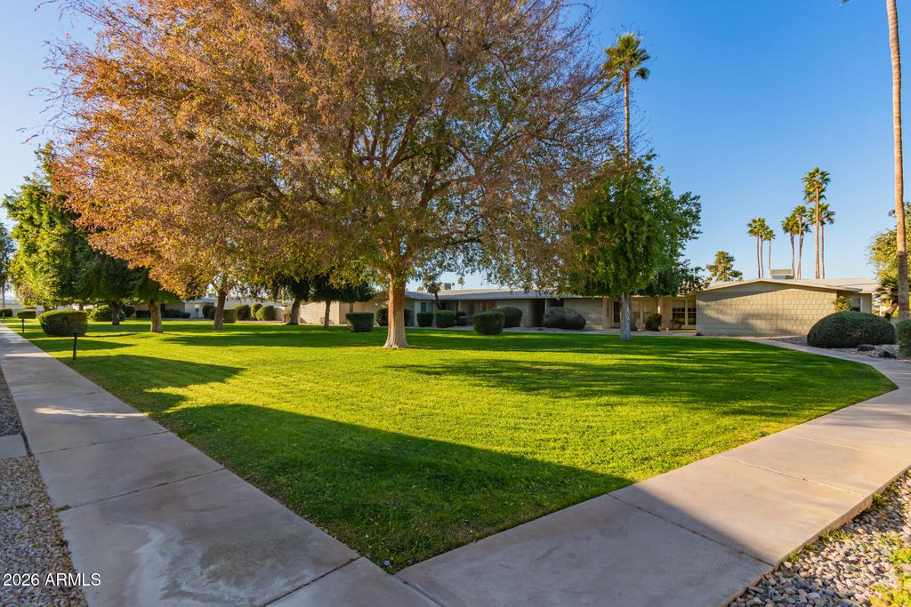 Image 28 of property listing at 17066 N 106TH Avenue, Sun City, AZ 85373