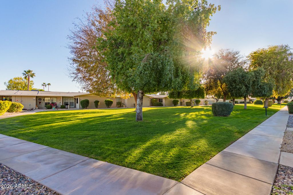 Image 29 of property listing at 17066 N 106TH Avenue, Sun City, AZ 85373