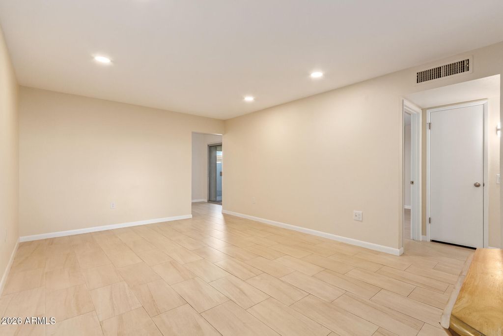 Image 3 of property listing at 17066 N 106TH Avenue, Sun City, AZ 85373