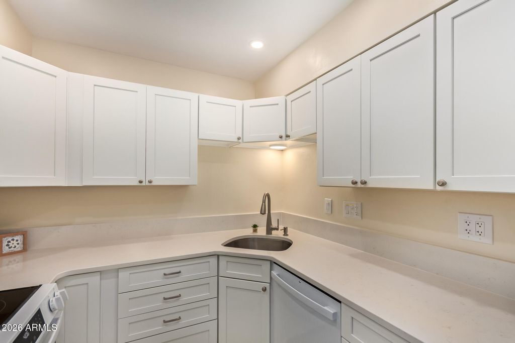 Image 8 of property listing at 17066 N 106TH Avenue, Sun City, AZ 85373