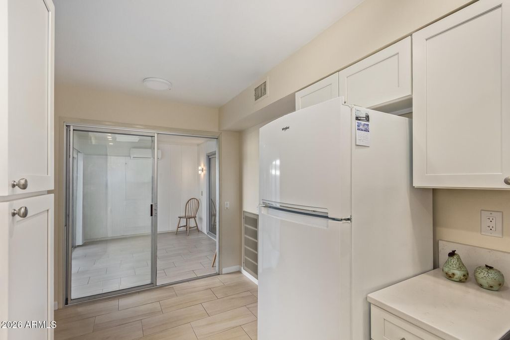 Image 9 of property listing at 17066 N 106TH Avenue, Sun City, AZ 85373