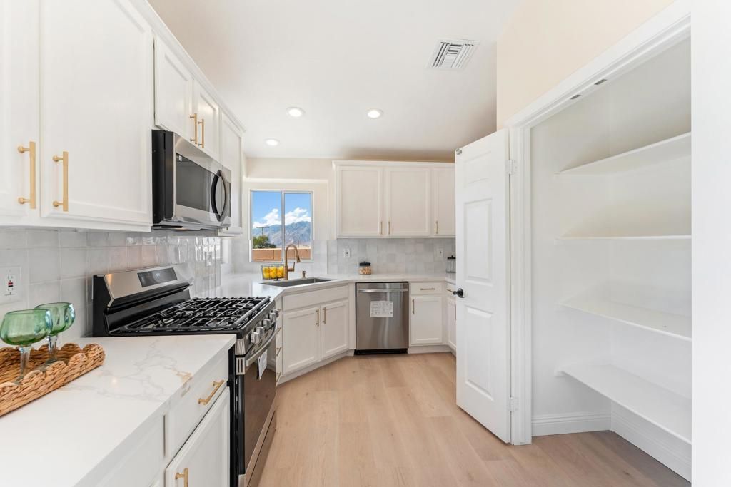 Image 23 of property listing at 9420 Vista Del Valle, Desert Hot Springs, CA 92240