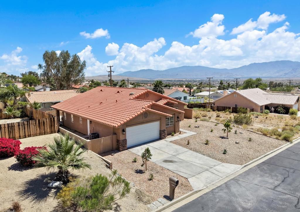 Image 4 of property listing at 9420 Vista Del Valle, Desert Hot Springs, CA 92240