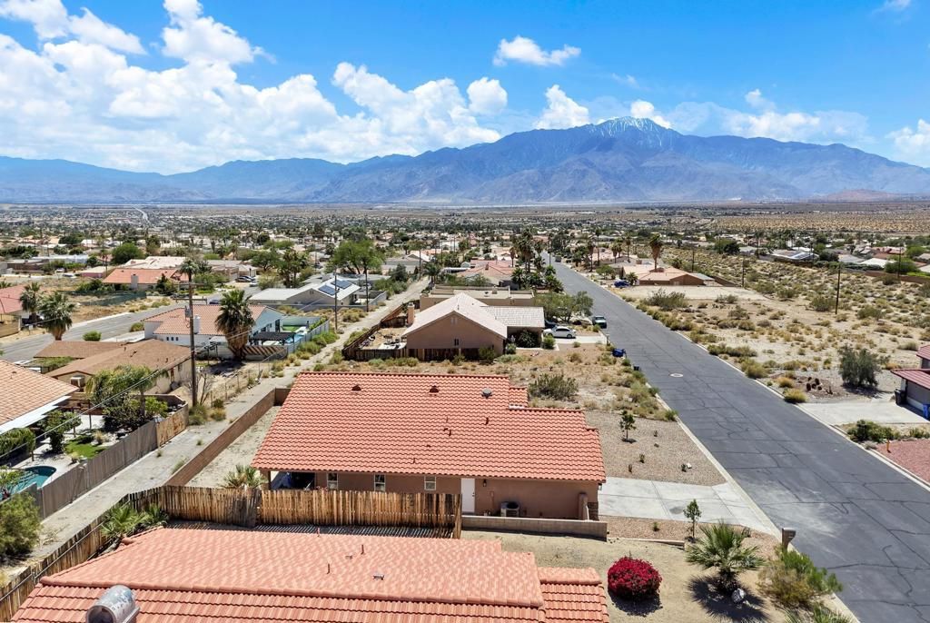 Image 5 of property listing at 9420 Vista Del Valle, Desert Hot Springs, CA 92240