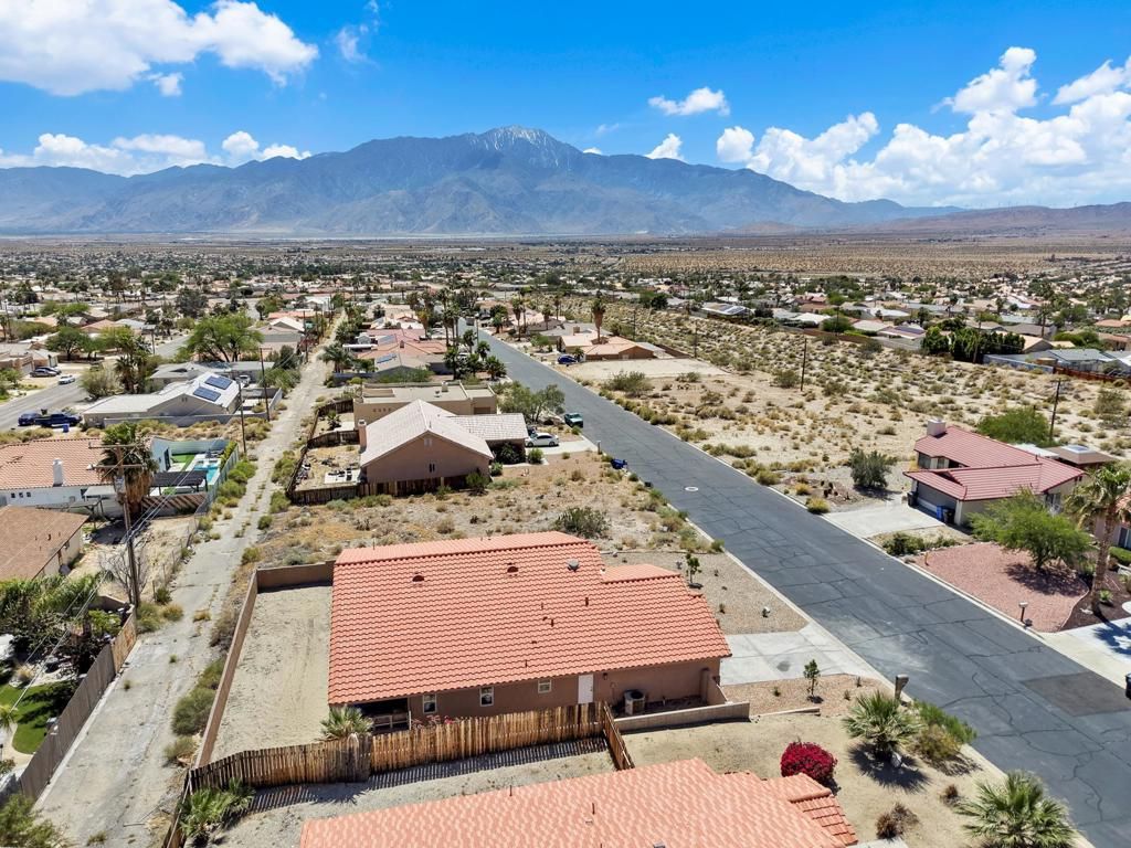 Image 6 of property listing at 9420 Vista Del Valle, Desert Hot Springs, CA 92240