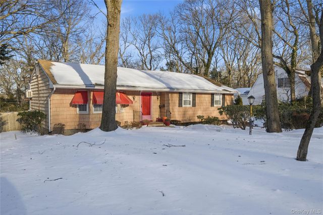 115 Red Oak Court, Port Jefferson, NY 11777