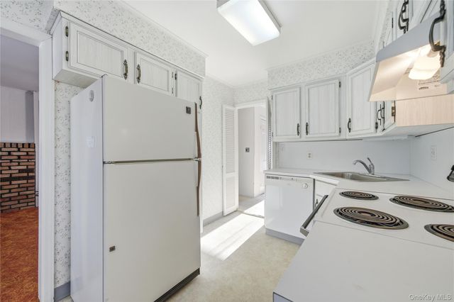 115 Red Oak Court, Port Jefferson, NY 11777