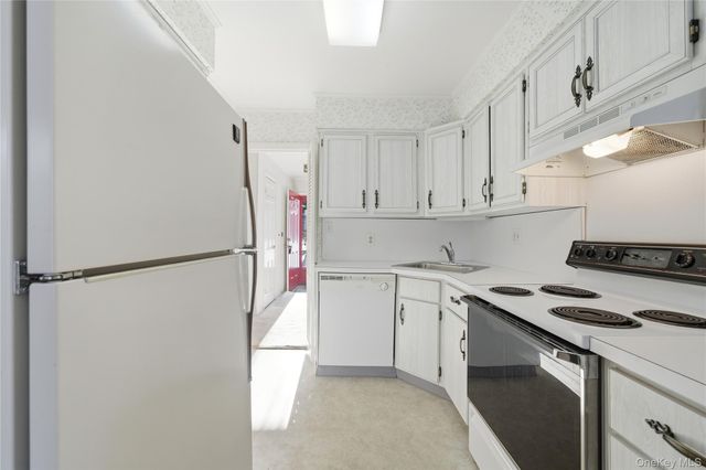 115 Red Oak Court, Port Jefferson, NY 11777