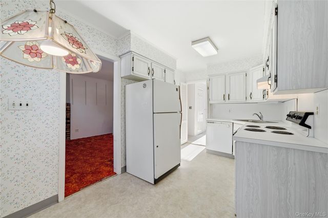 115 Red Oak Court, Port Jefferson, NY 11777