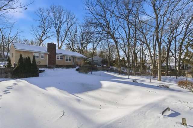 115 Red Oak Court, Port Jefferson, NY 11777