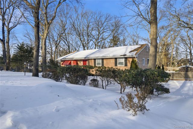 115 Red Oak Court, Port Jefferson, NY 11777