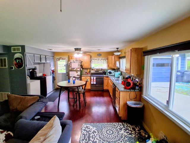 6921 N 37th Street, Richland, MI 49083