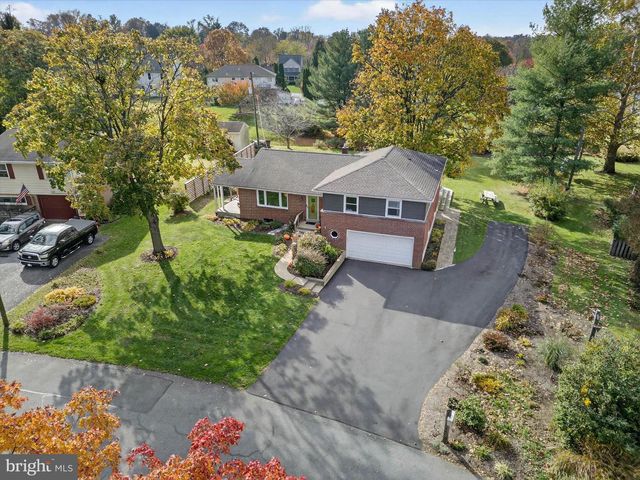 2523 MAYFAIR DR, Lancaster, PA 17603