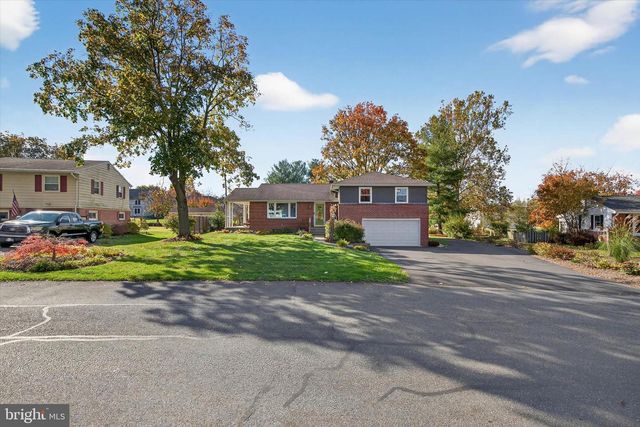 2523 MAYFAIR DR, Lancaster, PA 17603
