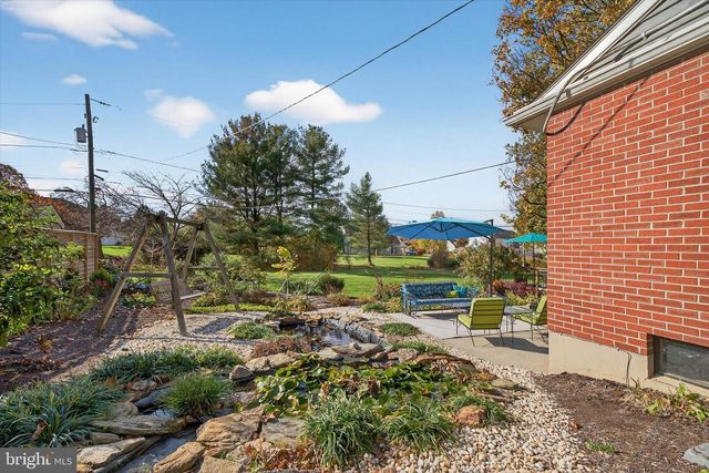 2523 MAYFAIR DR, Lancaster, PA 17603