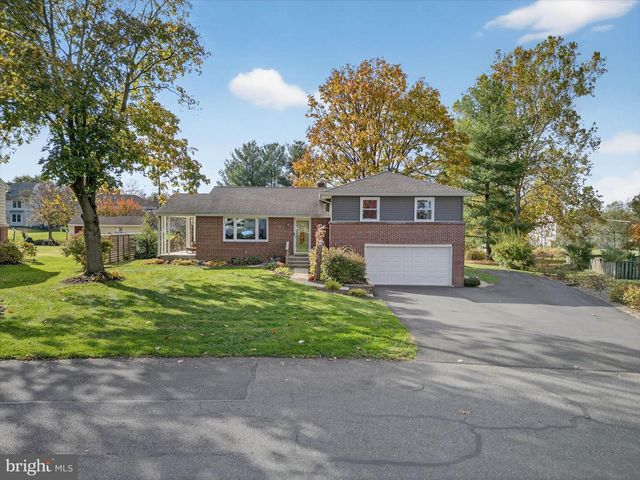 2523 MAYFAIR DR, Lancaster, PA 17603