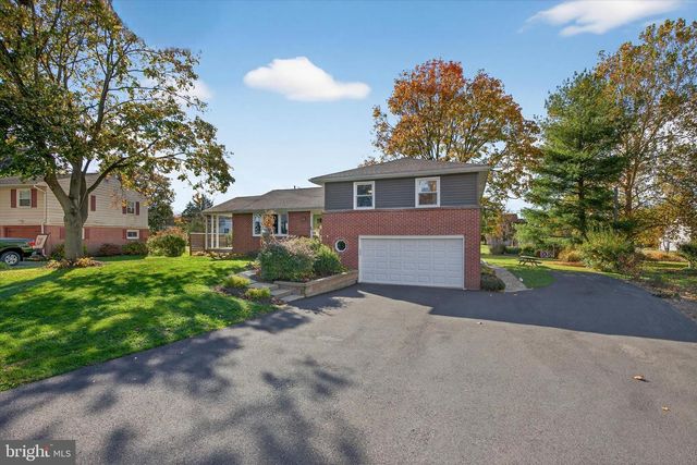 2523 MAYFAIR DR, Lancaster, PA 17603