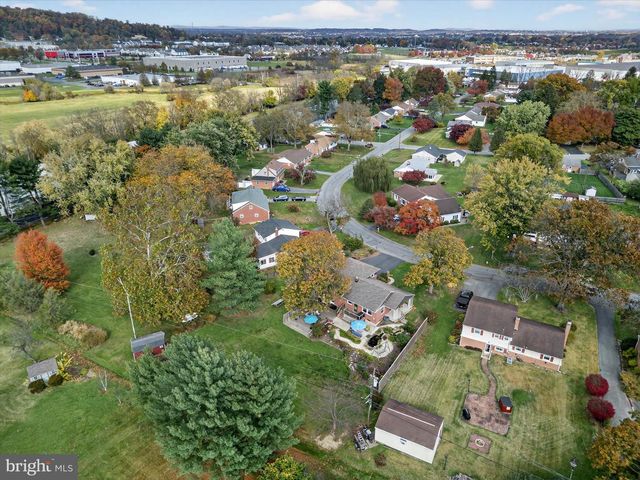 2523 MAYFAIR DR, Lancaster, PA 17603