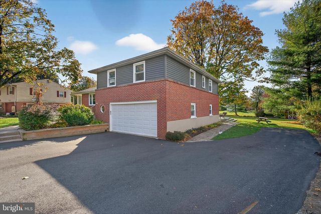 2523 MAYFAIR DR, Lancaster, PA 17603