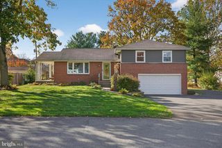 2523 MAYFAIR DR, Lancaster, PA 17603