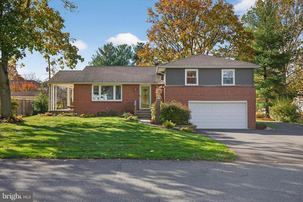 2523 MAYFAIR DR, Lancaster, PA 17603