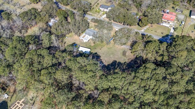 445 Dupre Road, Mcclellanville, SC 29458