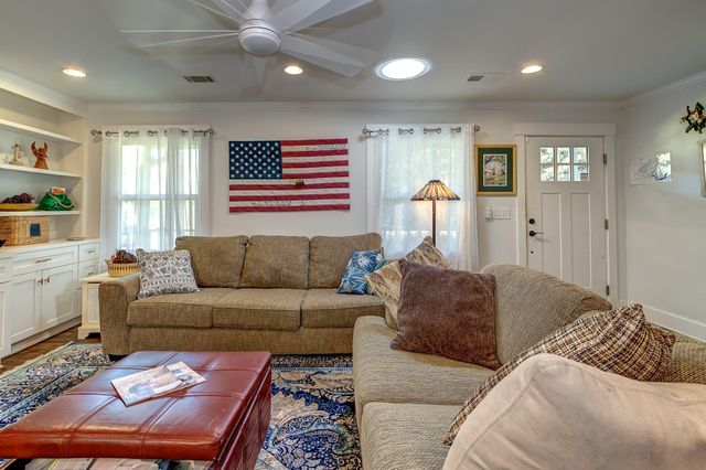 445 Dupre Road, Mcclellanville, SC 29458