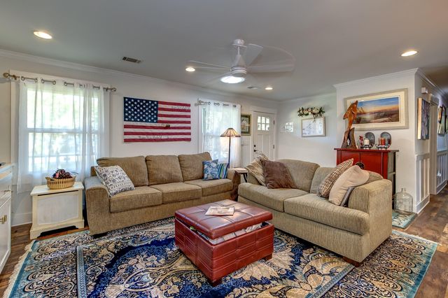 445 Dupre Road, Mcclellanville, SC 29458