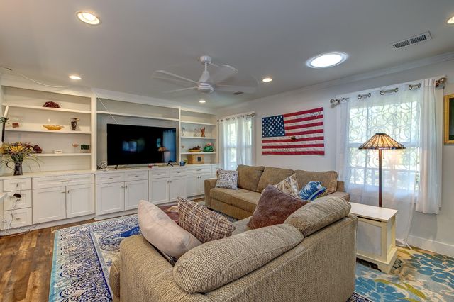 445 Dupre Road, Mcclellanville, SC 29458