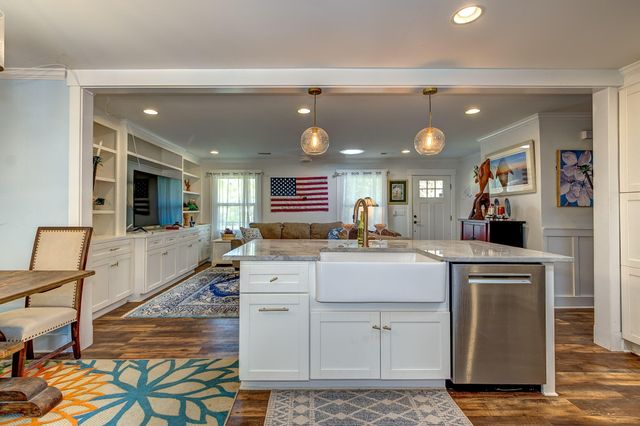 445 Dupre Road, Mcclellanville, SC 29458