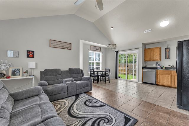 389 Cascade Circle, Springdale, AR 72764
