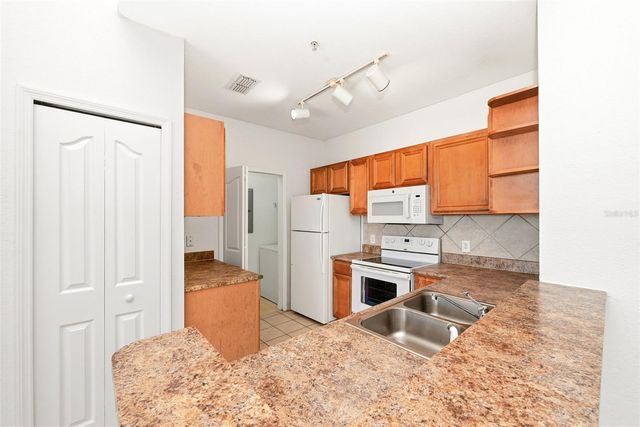 6169 METROWEST BOULEVARD 305, Orlando, FL 32835