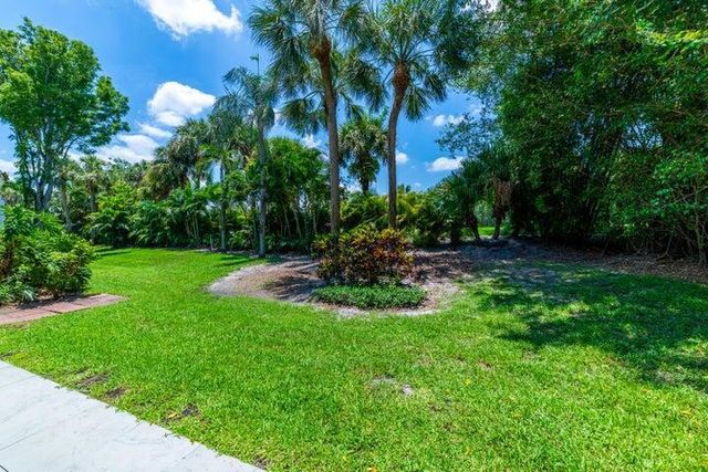 2517 Presidential Way B, West Palm Beach, FL 33401