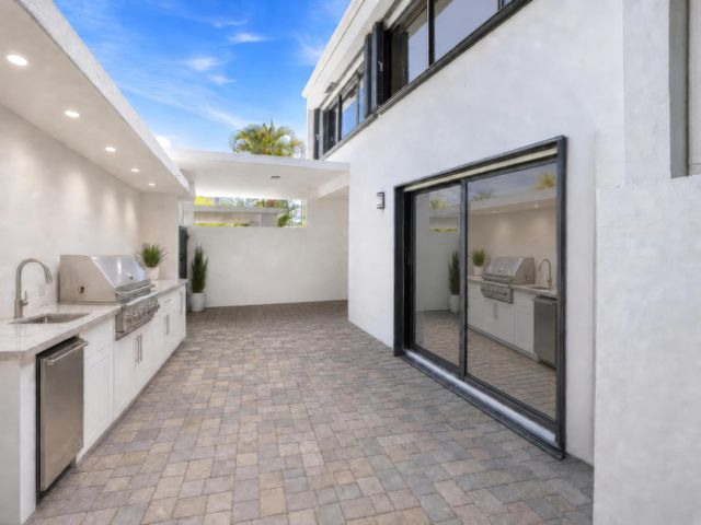 2517 Presidential Way B, West Palm Beach, FL 33401