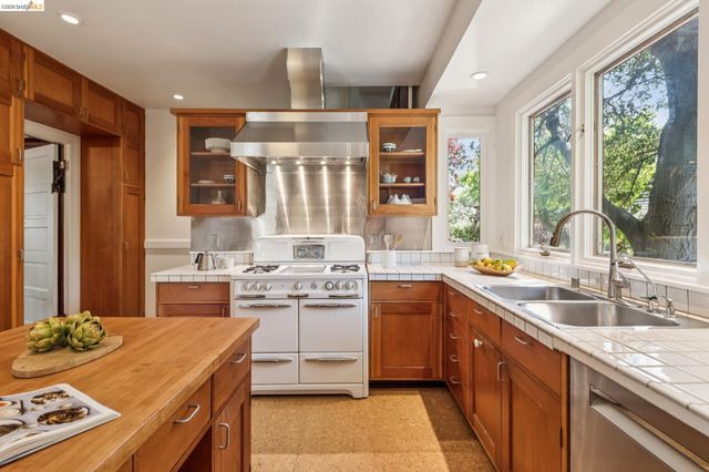 1490 Arch St, Berkeley, CA 94708