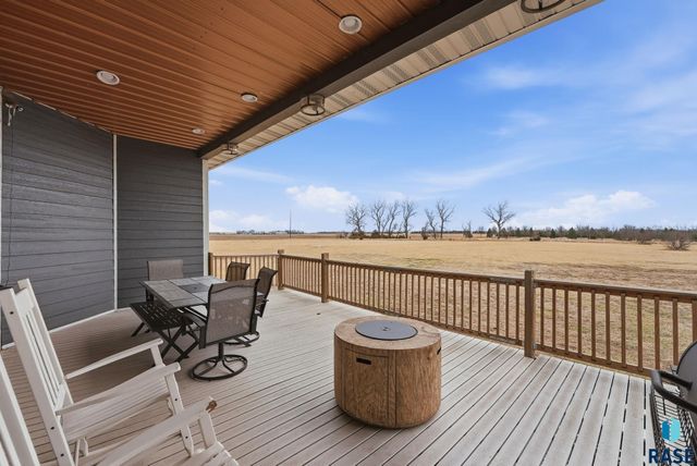 310 Praire Hills Dr Drive, Mitchell, SD 57301