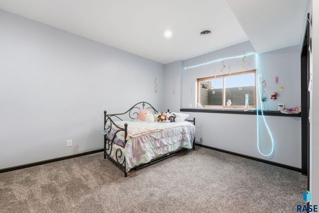 310 Praire Hills Dr Drive, Mitchell, SD 57301