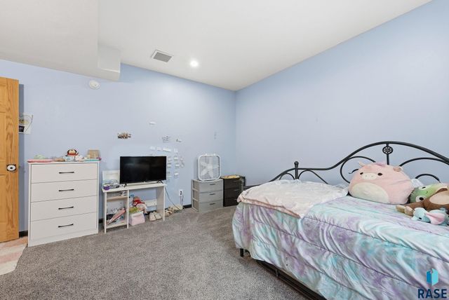 310 Praire Hills Dr Drive, Mitchell, SD 57301