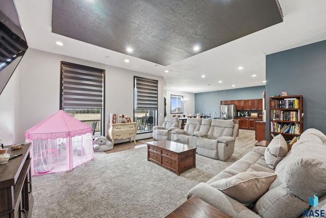 310 Praire Hills Dr Drive, Mitchell, SD 57301