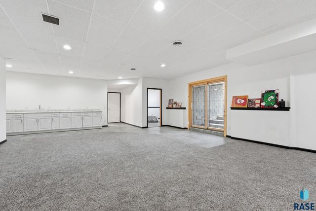 310 Praire Hills Dr Drive, Mitchell, SD 57301