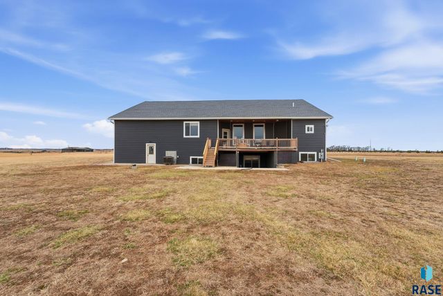 310 Praire Hills Dr Drive, Mitchell, SD 57301