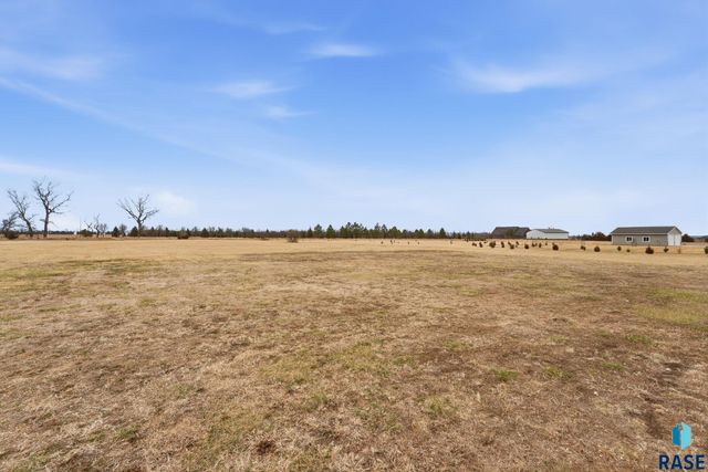 310 Praire Hills Dr Drive, Mitchell, SD 57301