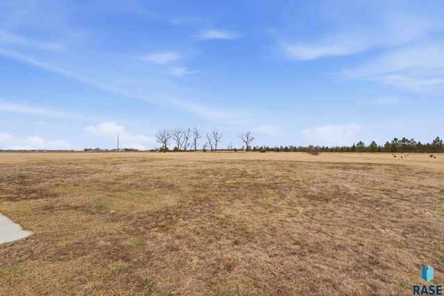 310 Praire Hills Dr Drive, Mitchell, SD 57301