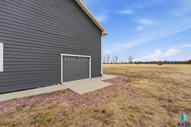 310 Praire Hills Dr Drive, Mitchell, SD 57301