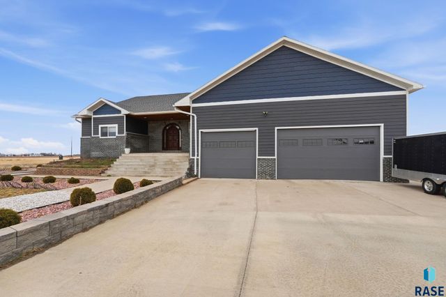 310 Praire Hills Dr Drive, Mitchell, SD 57301