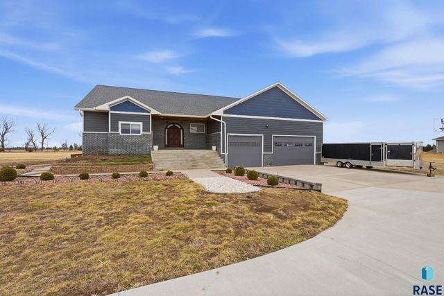 310 Praire Hills Dr Drive, Mitchell, SD 57301