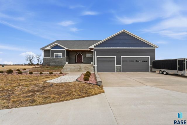 310 Praire Hills Dr Drive, Mitchell, SD 57301